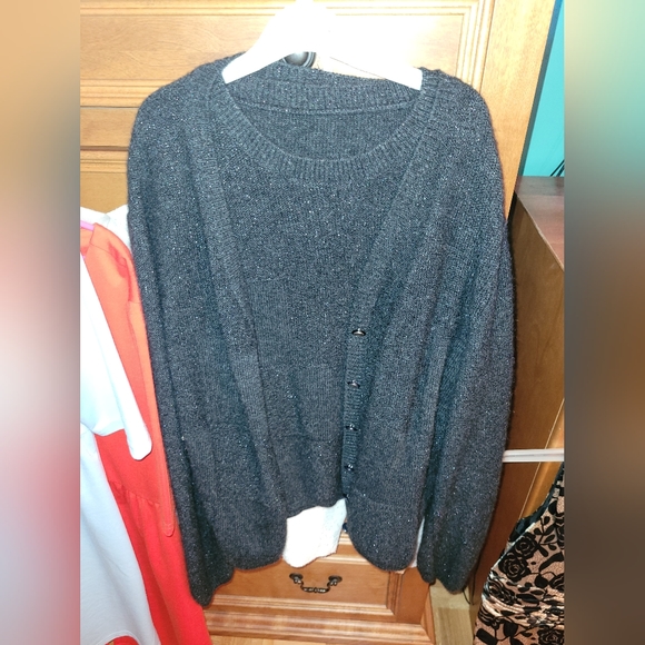 Shirt and sweater - Picture 2 of 3